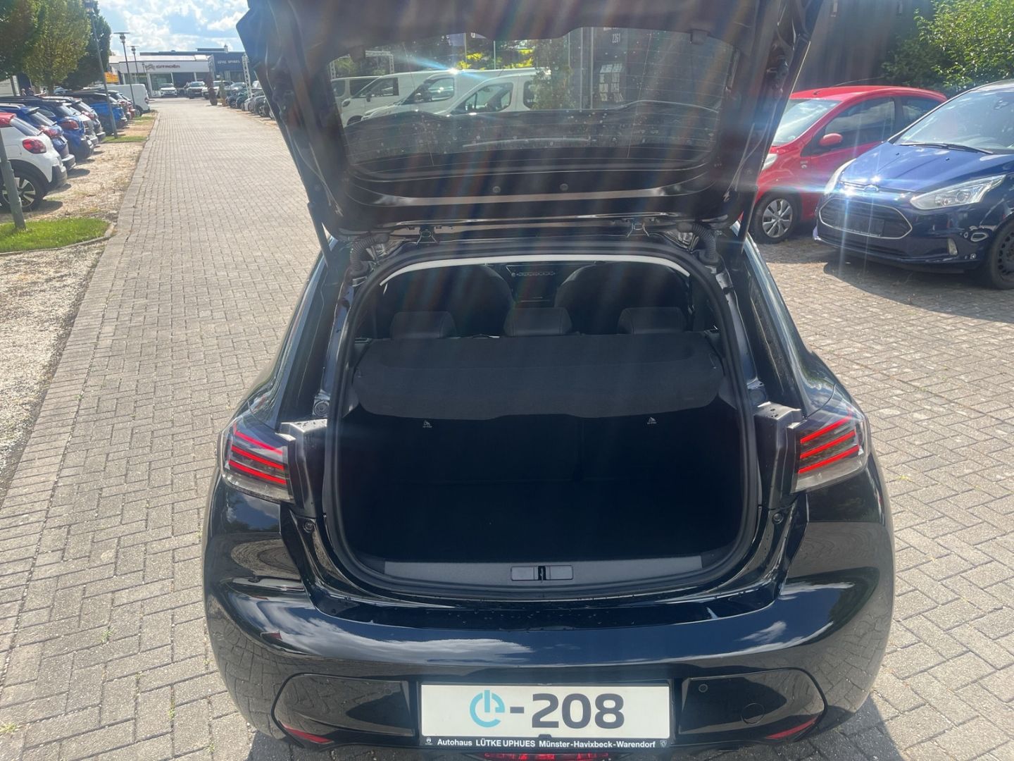 Fahrzeugabbildung Peugeot 208 Allure HYBRID 110 e-DSC6 Navi ACC CarPlay