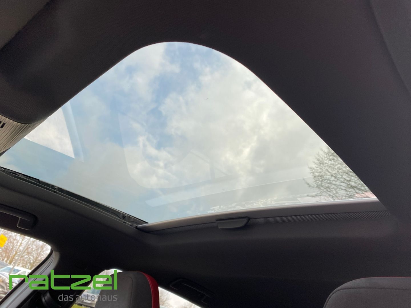 Fahrzeugabbildung Volkswagen Golf VIII Clubsport 2.0 TSI Pano LED Navi ACC