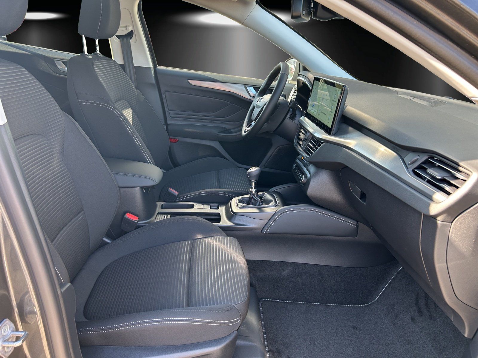 Fahrzeugabbildung Ford Focus Titanium X Winter P. B&O e.Call LM 17Z LED