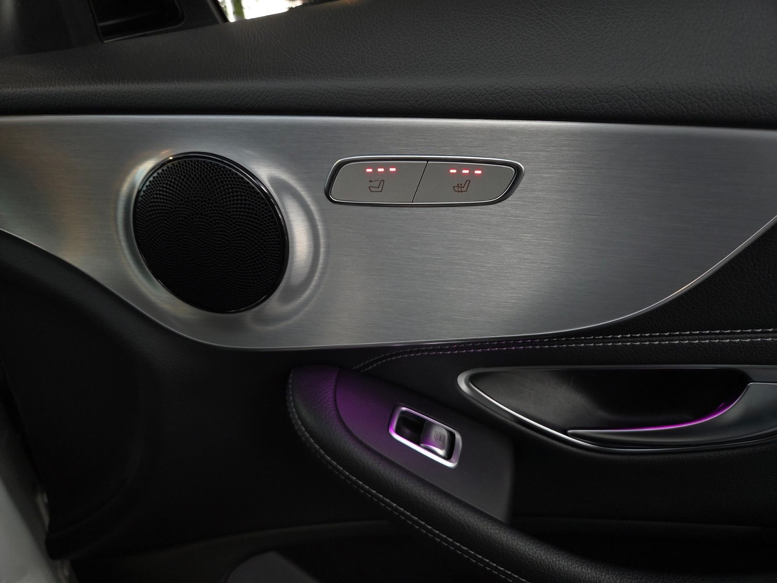 Fahrzeugabbildung Mercedes-Benz C 200 Cabrio AMG LINE NIGHT LED NAV RFK SHZ