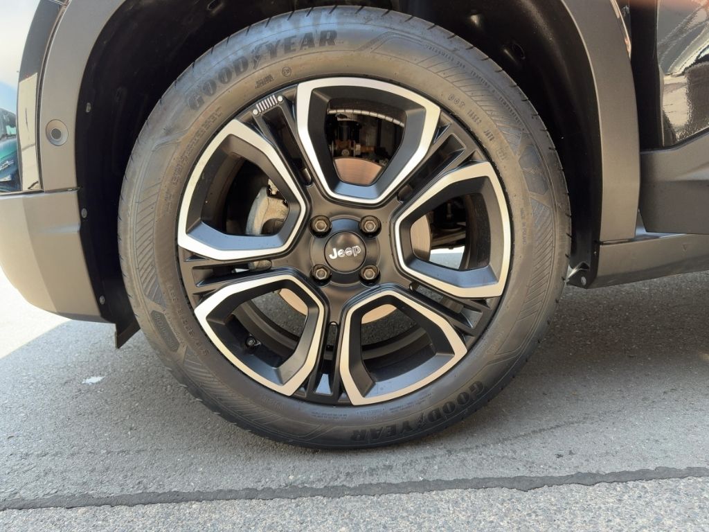 Fahrzeugabbildung Jeep Avenger Altitude  NAVI  RÜCKFAHRK.  KLIMAAUTOM.