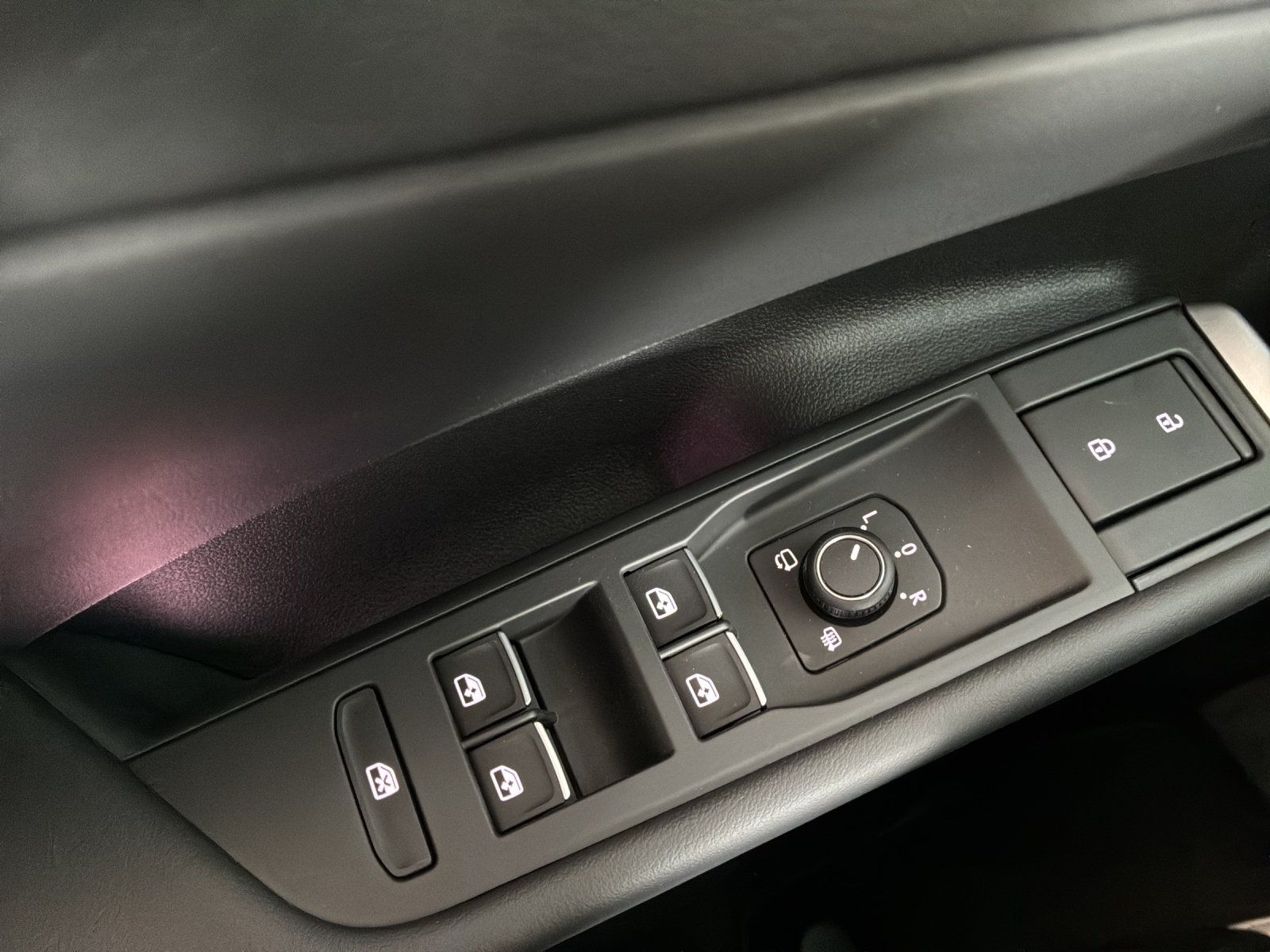 Fahrzeugabbildung Volkswagen T-Roc 1.5 eTSI W Style AHK,Kamera,LED,Navi,PDC