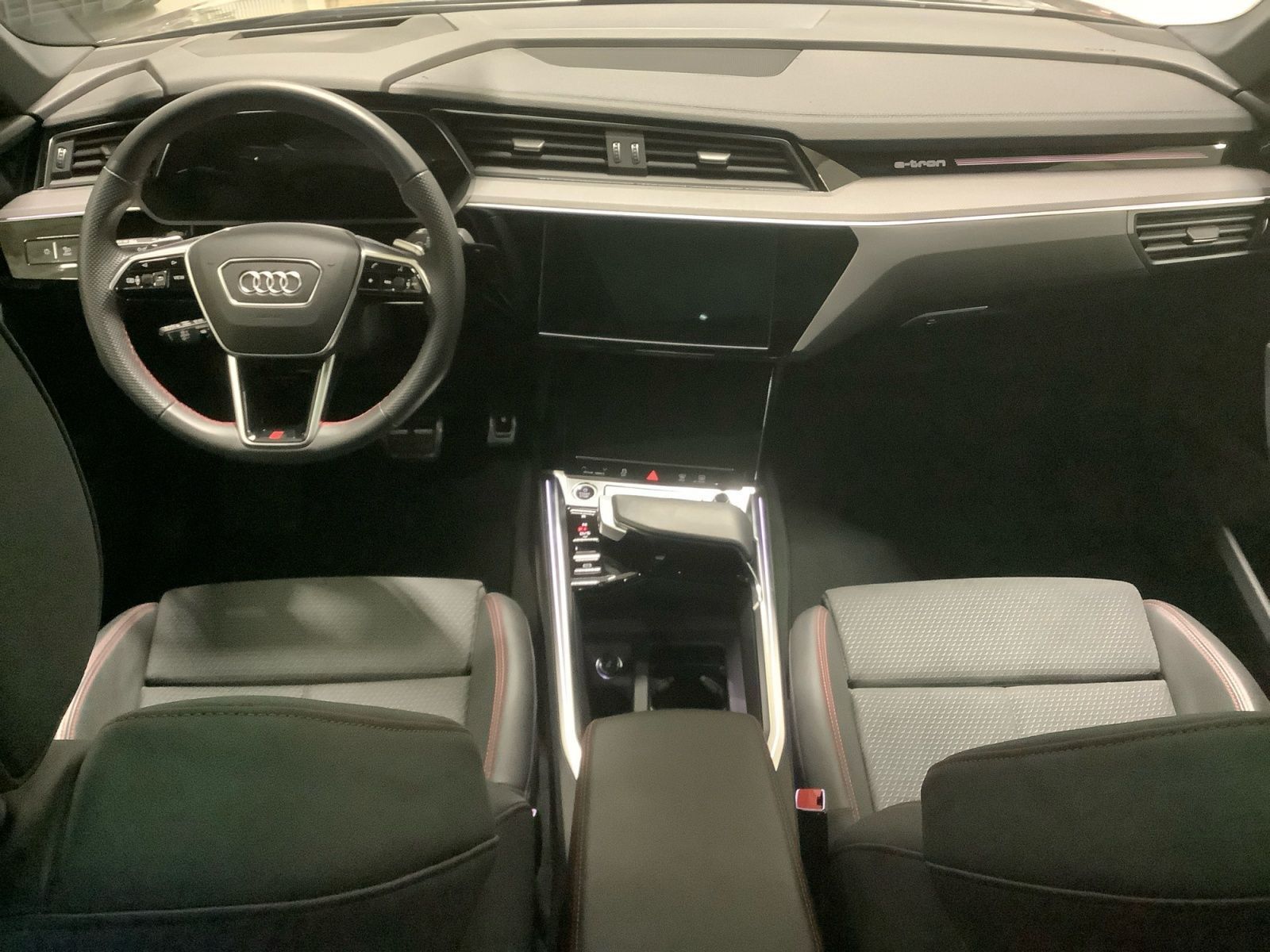 Q8 Sportback e-tron 55 quattro,Headup,Pano,Matri
