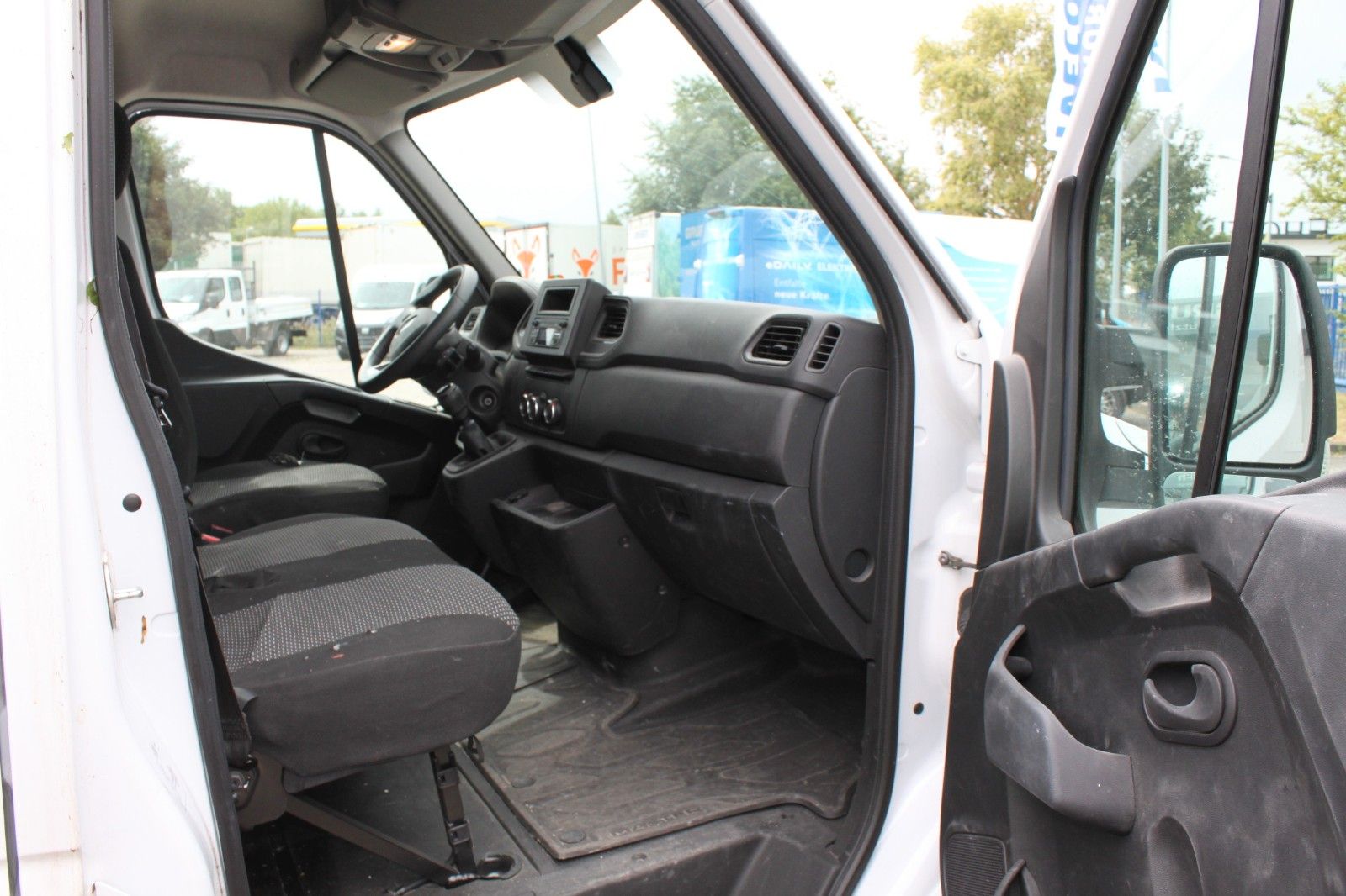 Fahrzeugabbildung Renault Master III Kasten L2H2 HKa 3,3t