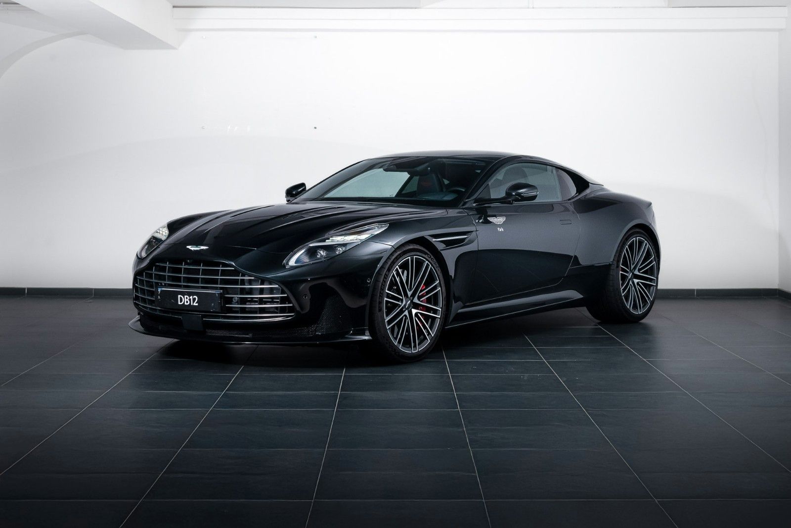 ASTON MARTIN DB12