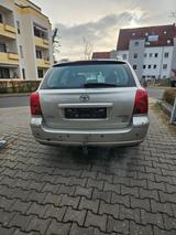 Toyota Avensis Combi Executive 2.0-l-VVT-i Automati... - Toyota Avensis aus 2003: Kombi