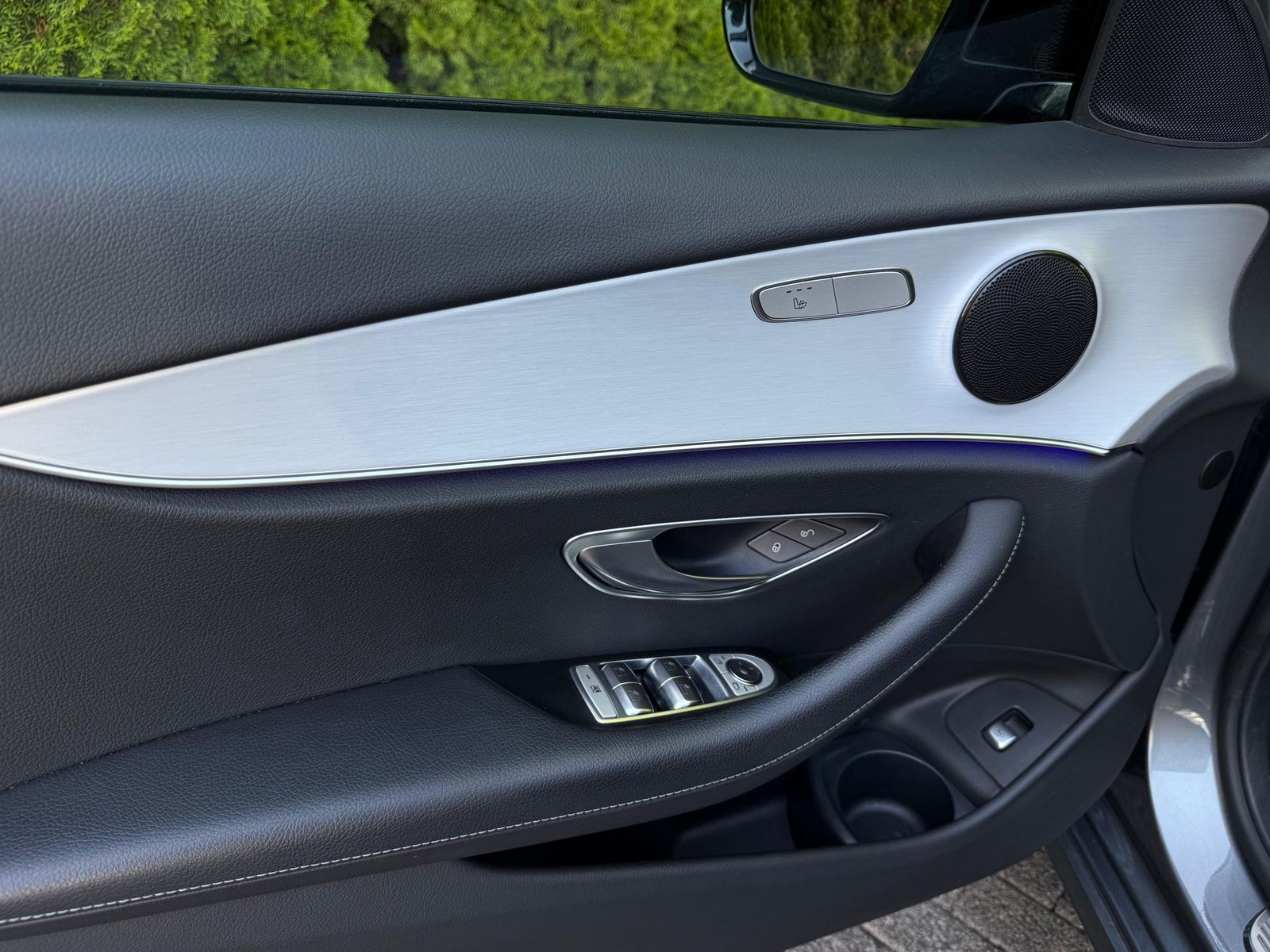 Fahrzeugabbildung Mercedes-Benz E 300 de T 9G NIGHT+LED+SHZ+KAM+AMBI+MBUX+PARK+