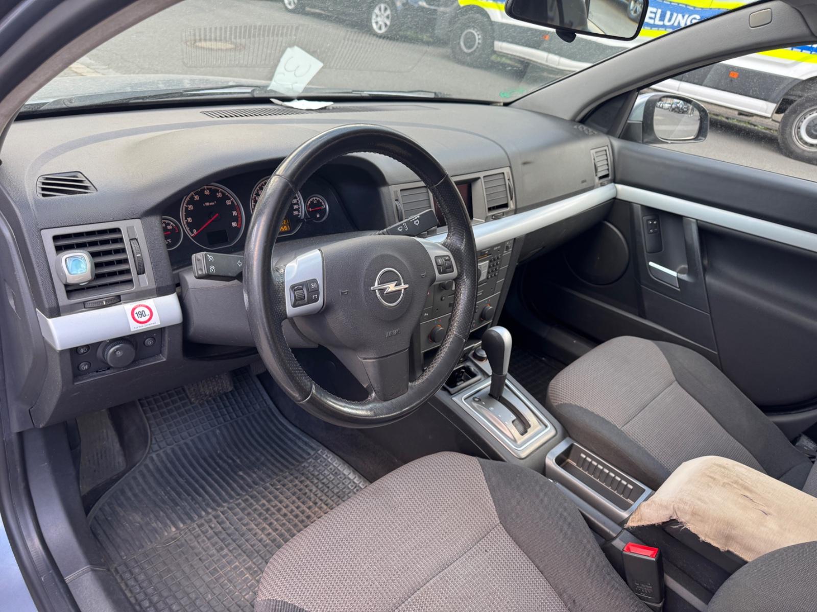 Opel Vectra 2004 — photo 10