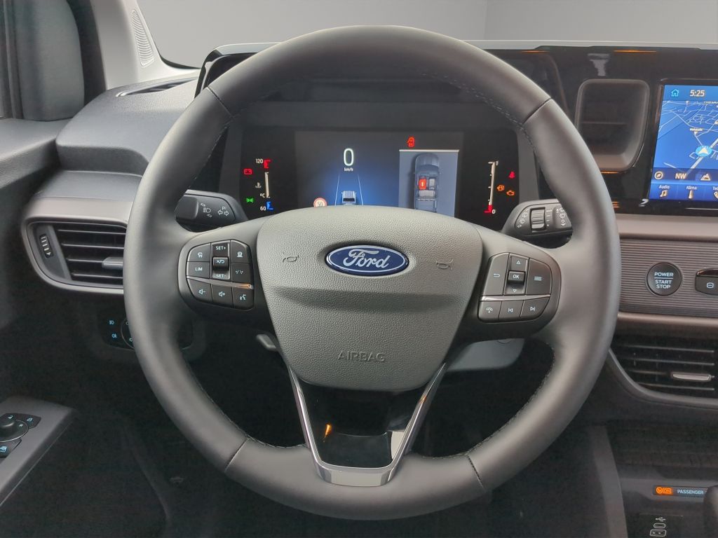 Fahrzeugabbildung Ford Tourneo Courier Titanium Automatik