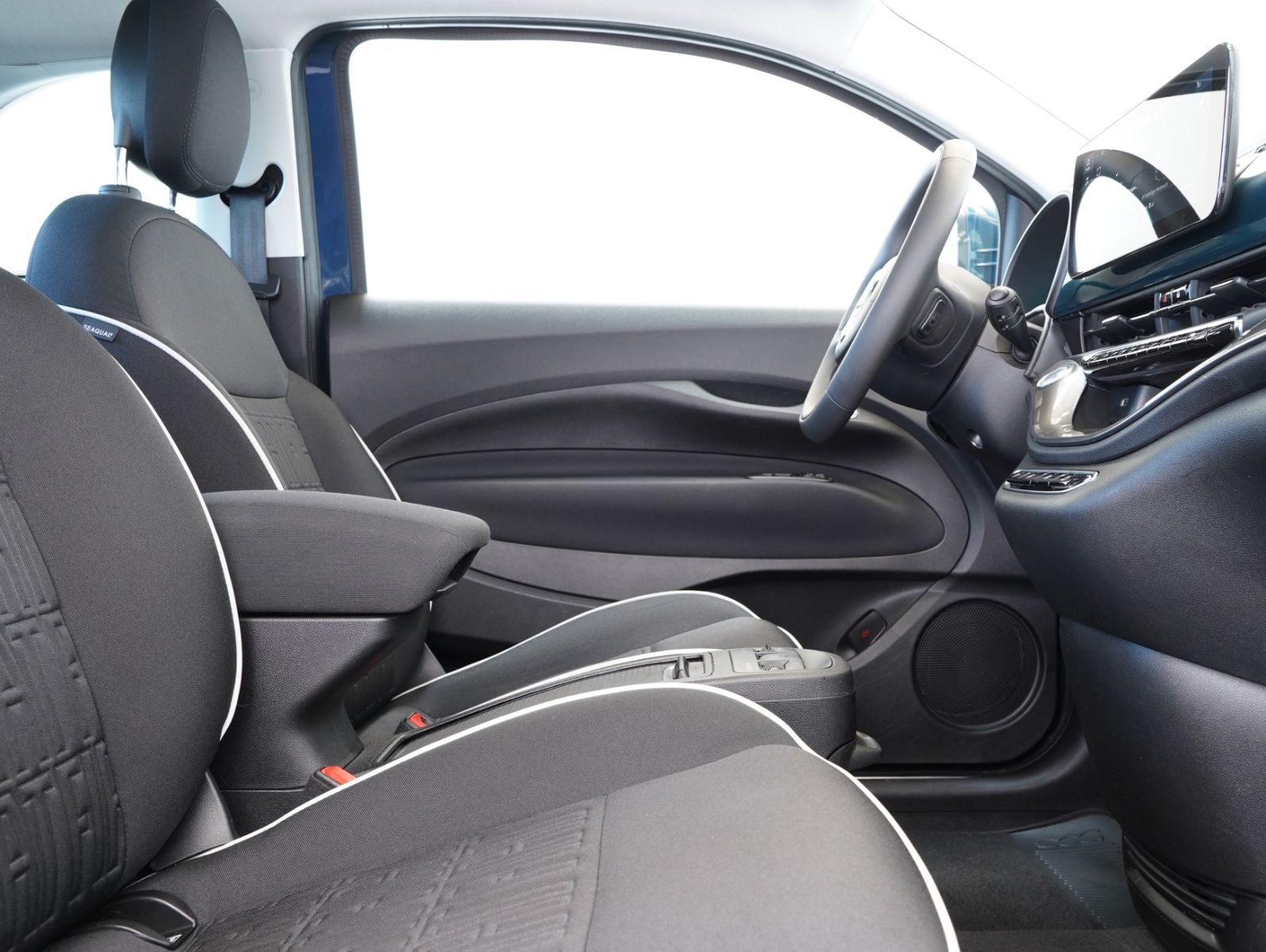 Fahrzeugabbildung Fiat 500e 87KW/42kWh/DC-LADEN/CARPLAY/DAB/SOH/KAMERA