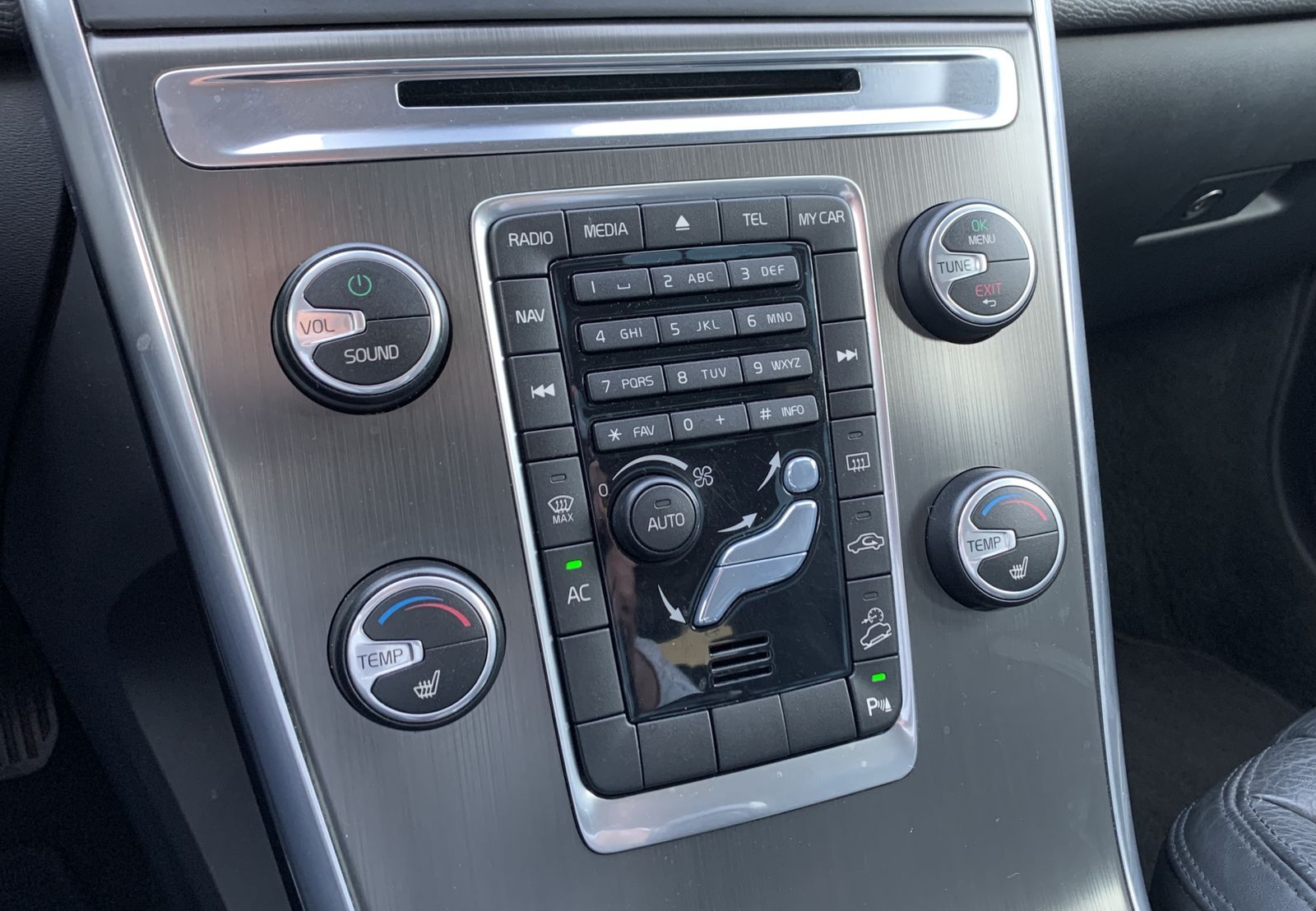 Fahrzeugabbildung Volvo XC60 2.4 D*Summum AWD*Leder*AHK*Temp*Navi*SHZ*