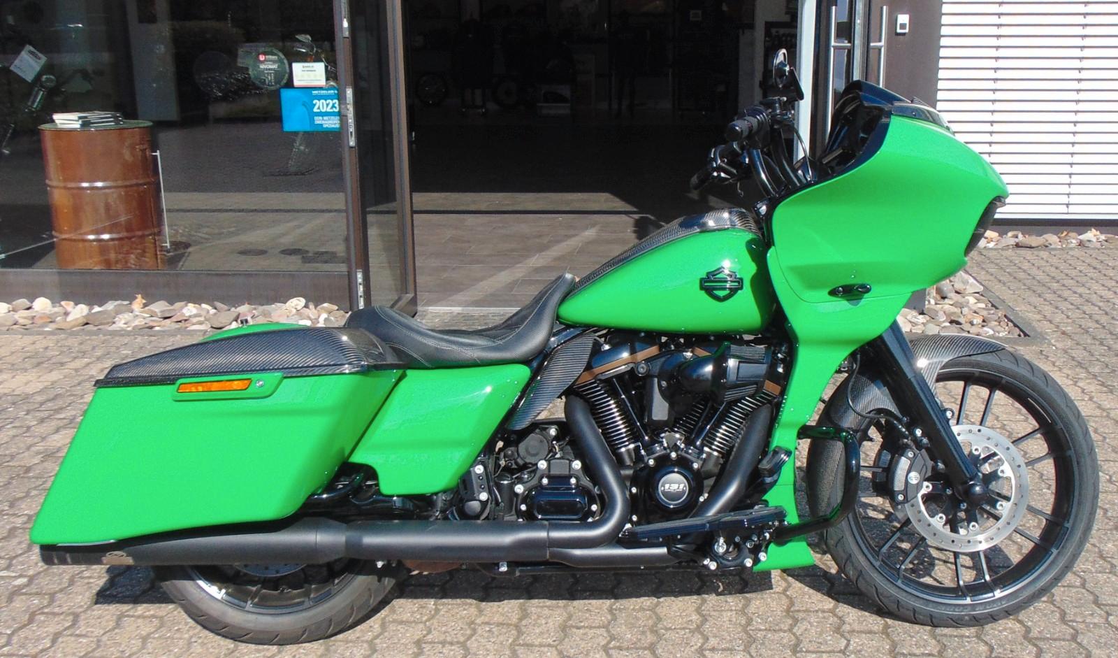 Harley-Davidson FLTRXST Road Glide ST