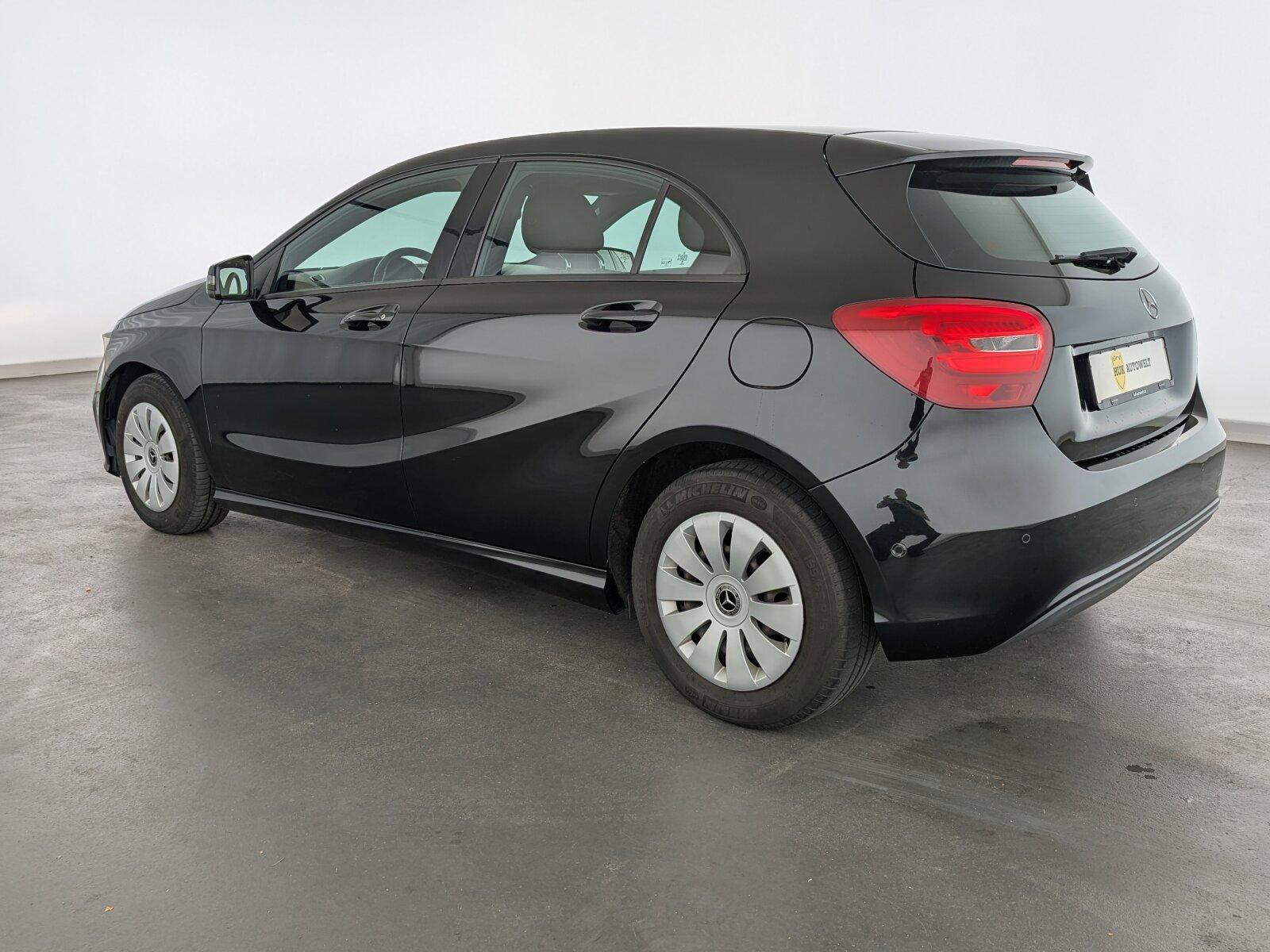 Mercedes-Benz A 180 NAVI+PDC+SHZ+TEMP+Navi/Pano.-Dach/Klima/BC