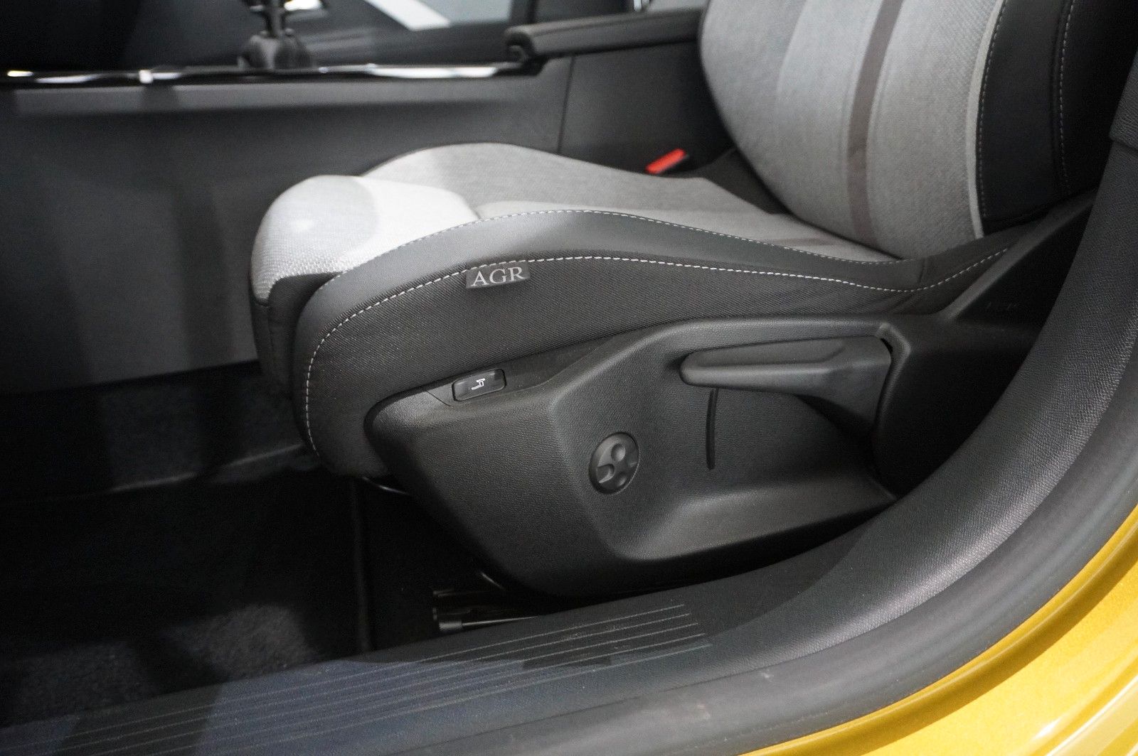 Fahrzeugabbildung Opel Astra L Lim. 1.2T ELEGANCE NAVI/LED/KAMERA/SPORT