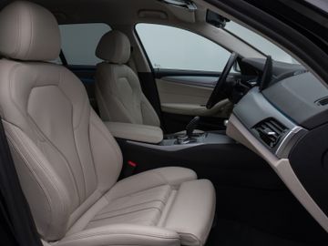 Fahrzeugabbildung BMW 530e Tour HUD Laser Sportsitz Komfortzugang