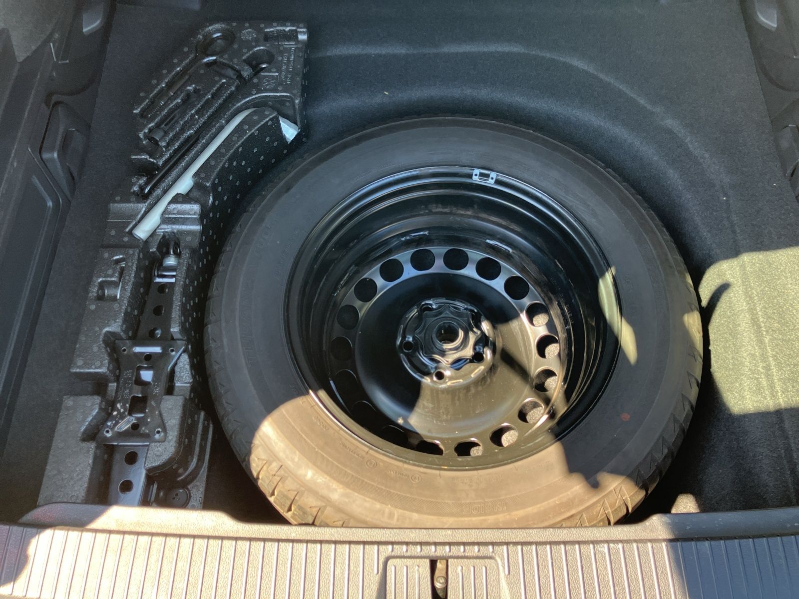 Fahrzeugabbildung Volkswagen Passat Variant TDI Business DSG LED AHK Navi ACC