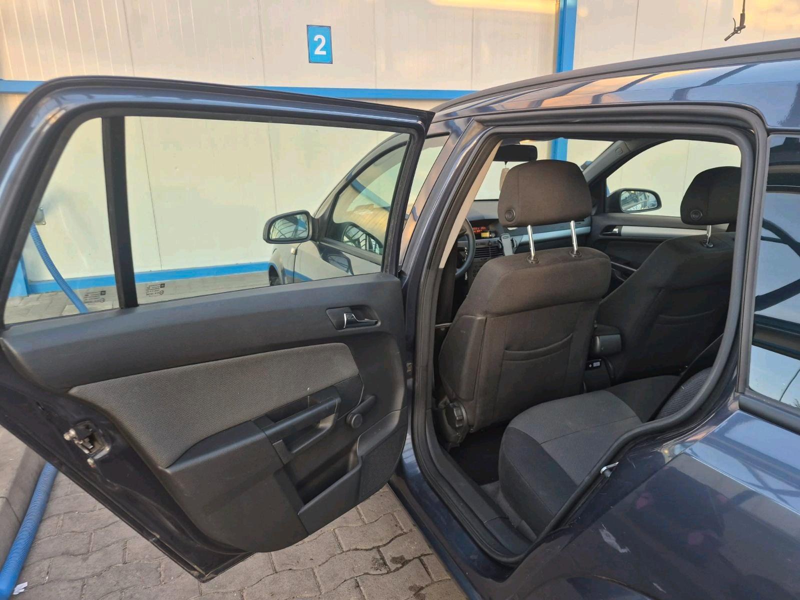 Opel Astra 2006 — photo 12