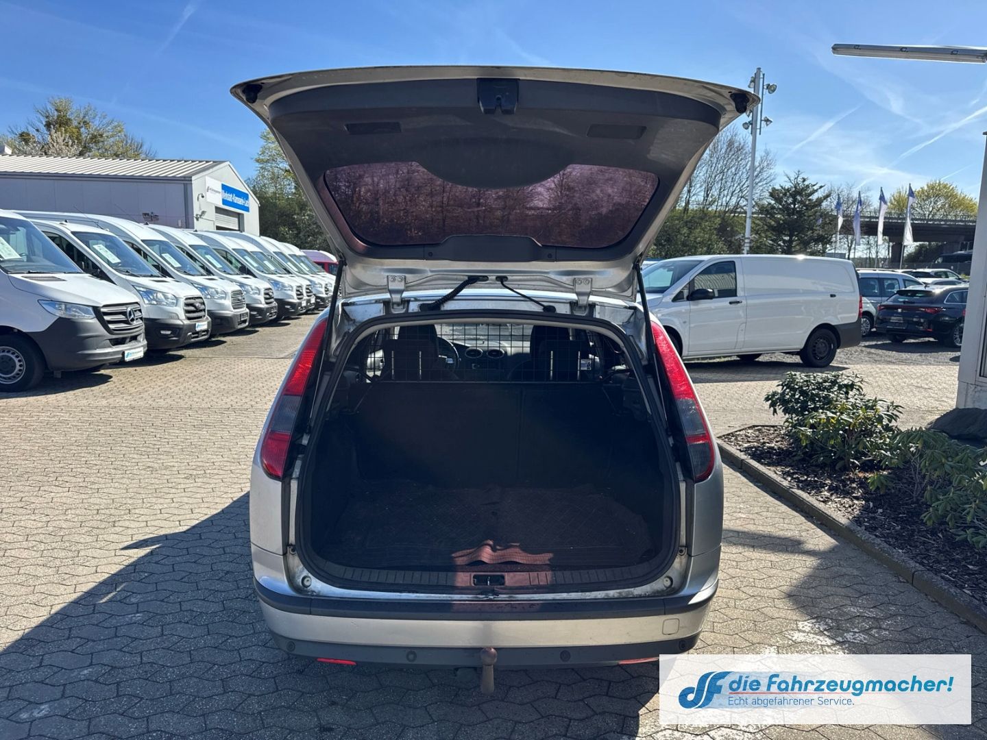 Fahrzeugabbildung Ford Focus Turnier Ghia Xenon Klimaautom *EXPORT