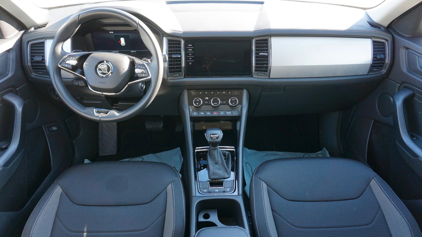 Fahrzeugabbildung SKODA Kodiaq Tour 4x4, LED,Navi,Kamera,SH,DAB,AHK