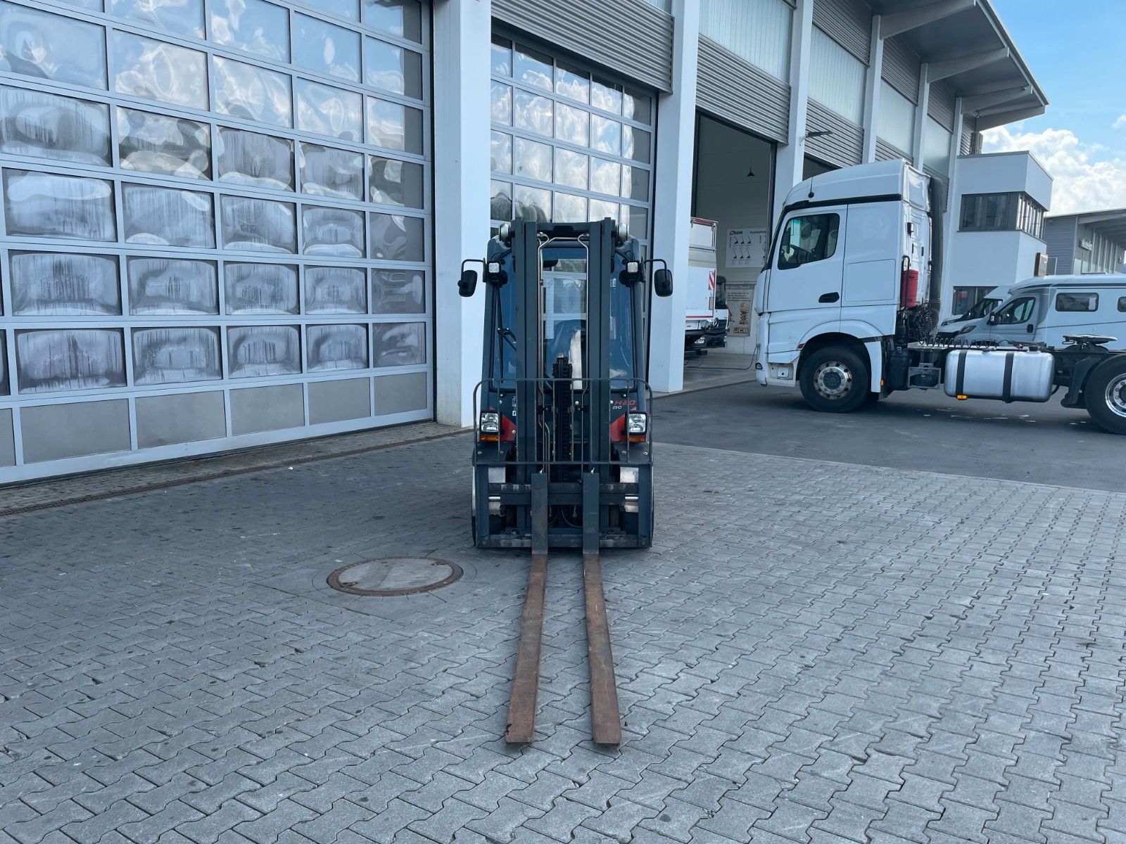 Fahrzeugabbildung Linde H20D-02/600 / Triplex 4,6m / 1.332h / Diesel