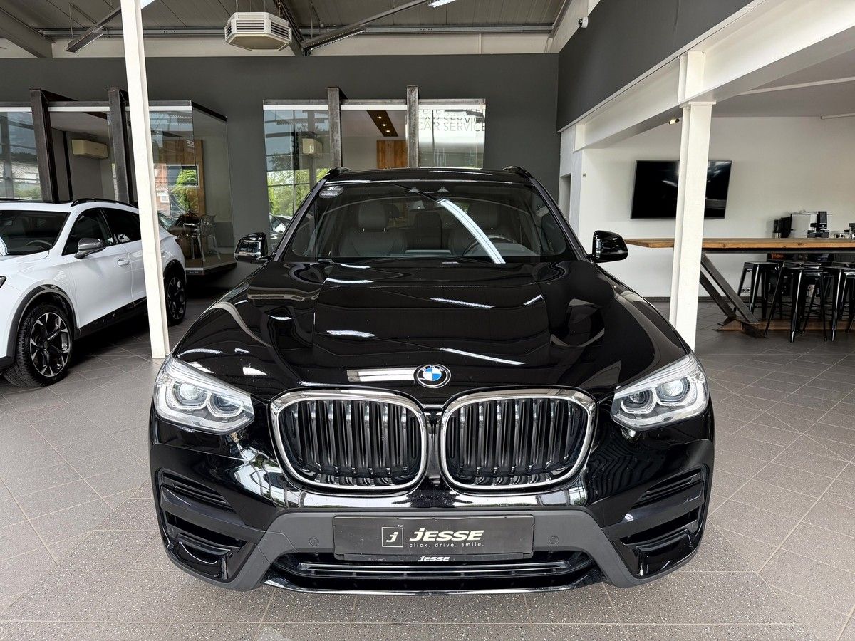 BMW X3 20d xDrive Advantage LED Navi RCAM AHK foto 2