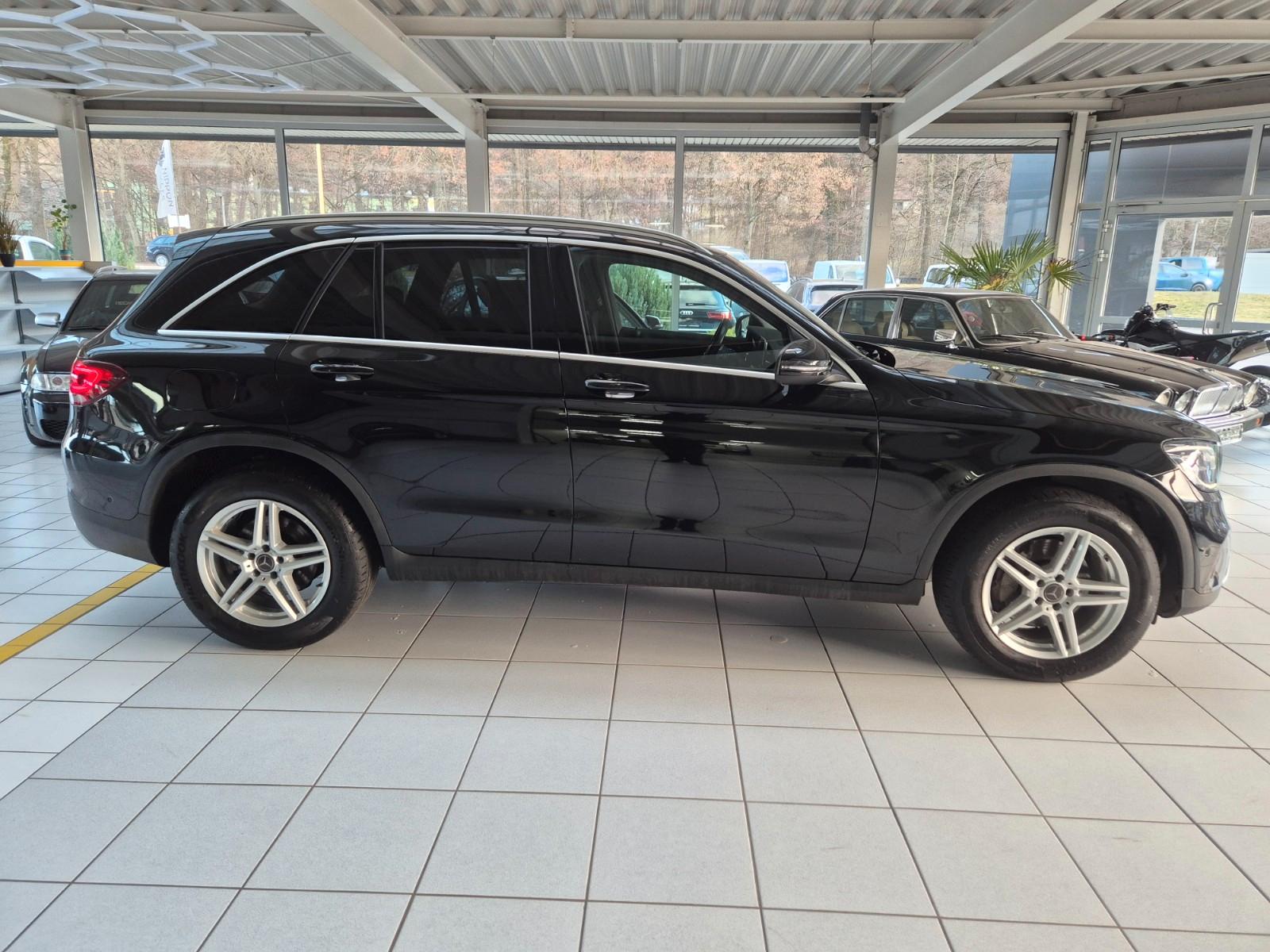 Mercedes-Benz GLC 300 d 4Matic LED/AHK/KAMERA/TEMPOM.