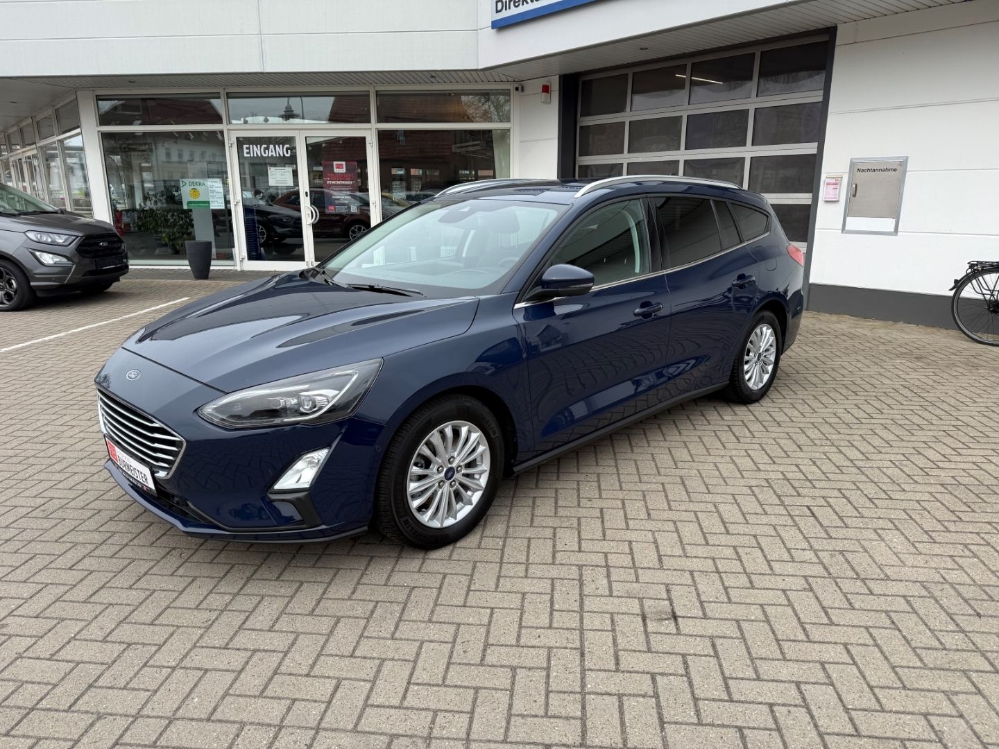 Fahrzeugabbildung Ford Focus Titanium X Turnier HUD Navi Digitales Cock