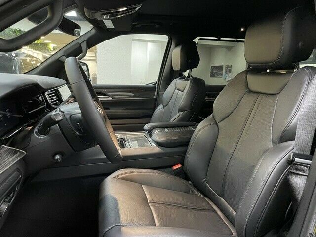 Fahrzeugabbildung Jeep WAGONEER SERIES III 5.7L-V8 ETORQUE-LUFTFEDERUNG