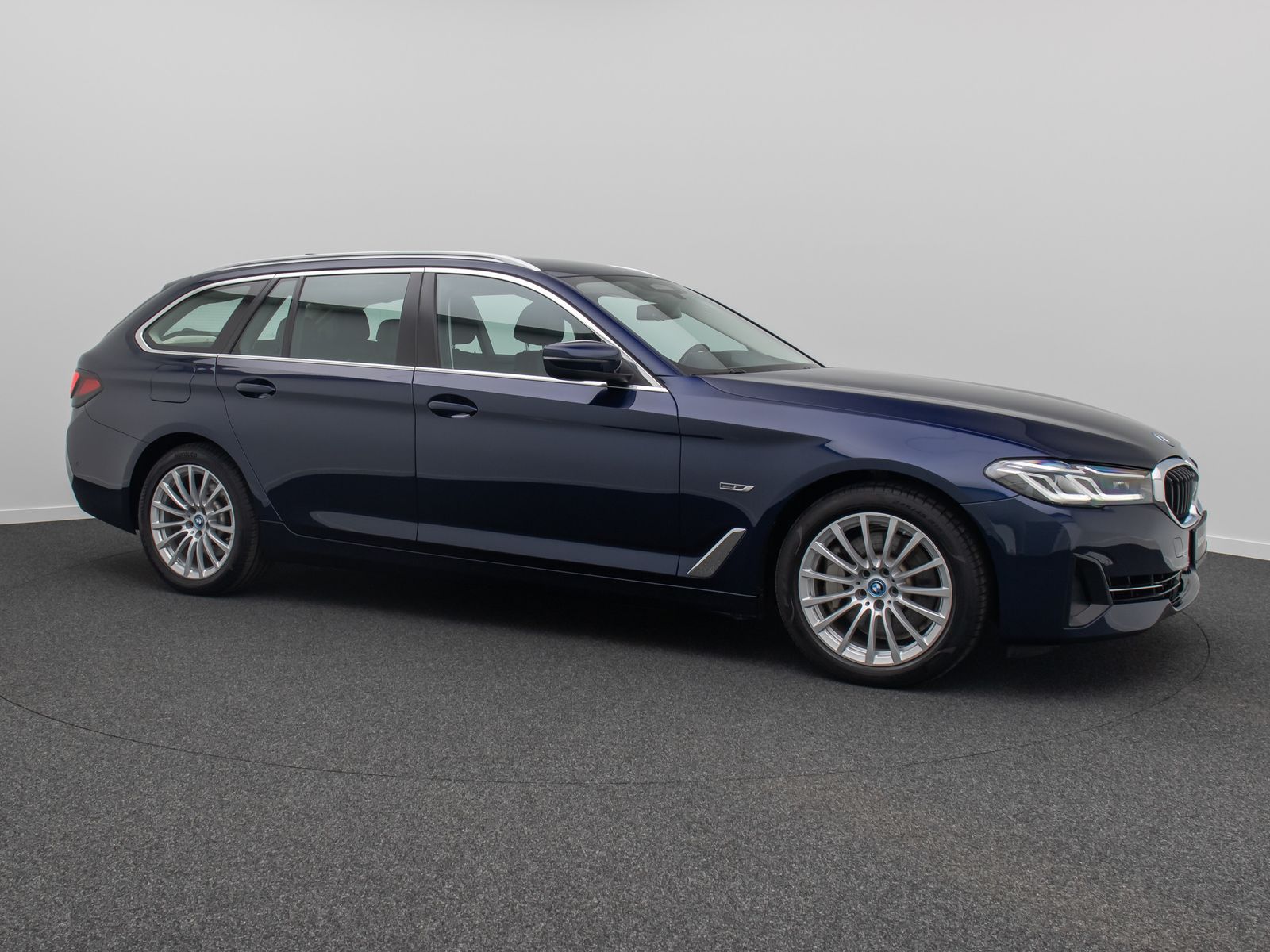 Fahrzeugabbildung BMW 530e Kamer Laser HUD DAB H/K Komfort Alarm Sport