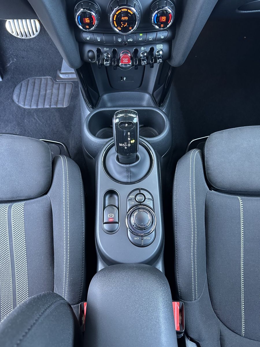 Fahrzeugabbildung MINI John Cooper Works Sport-Aut NAV+LED+DIGDISPL+ACC