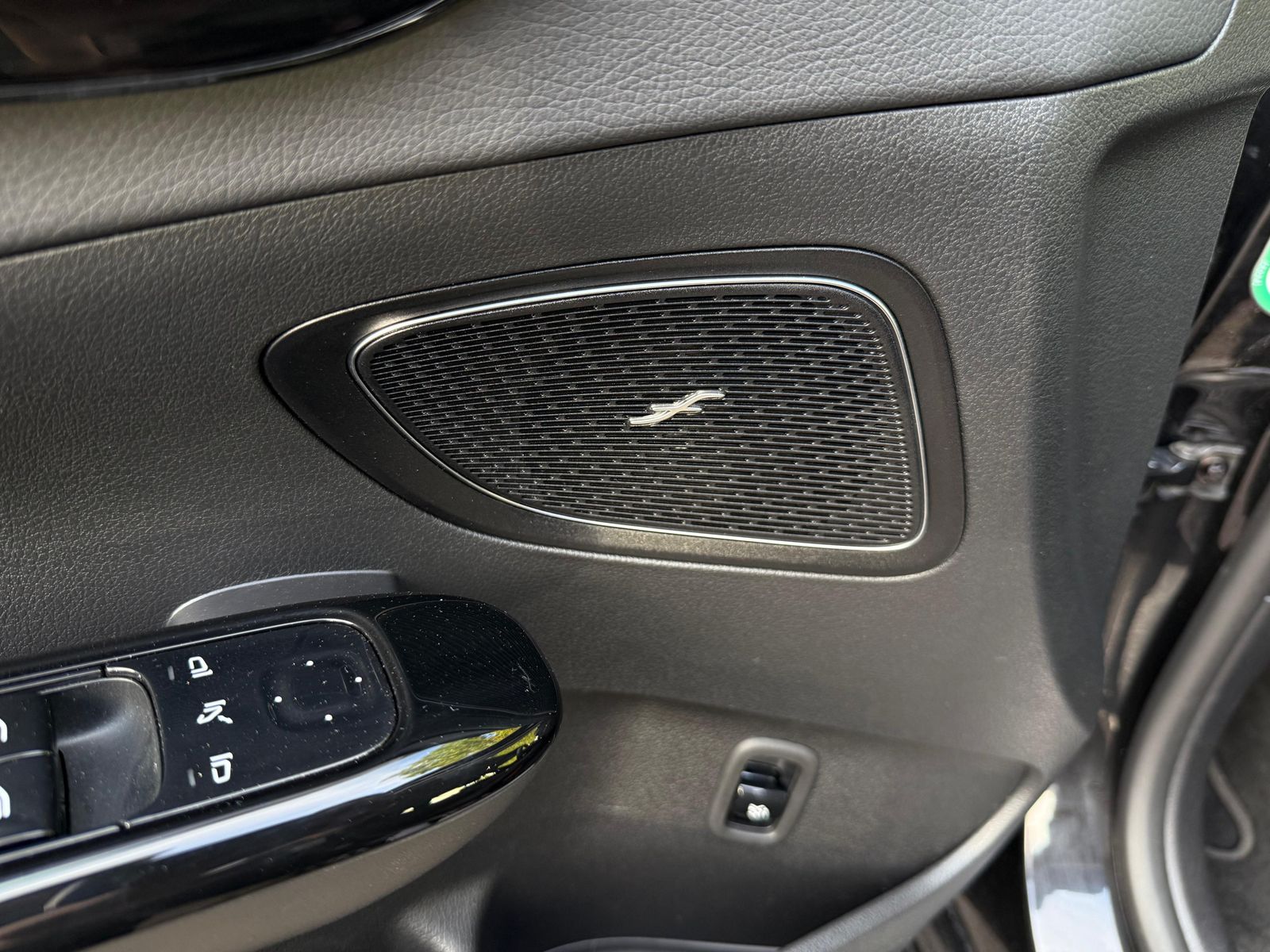 Fahrzeugabbildung Mercedes-Benz C 220 d T 9G LED+MBUX+KAMERA+SHZ+PARK+DAB