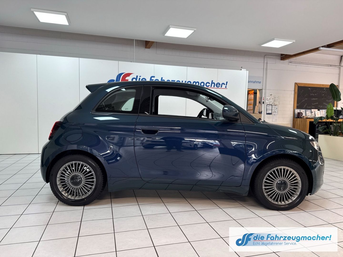 Fahrzeugabbildung Fiat 500 e Icon Navi Digitales Cockpit Memory Sitze A