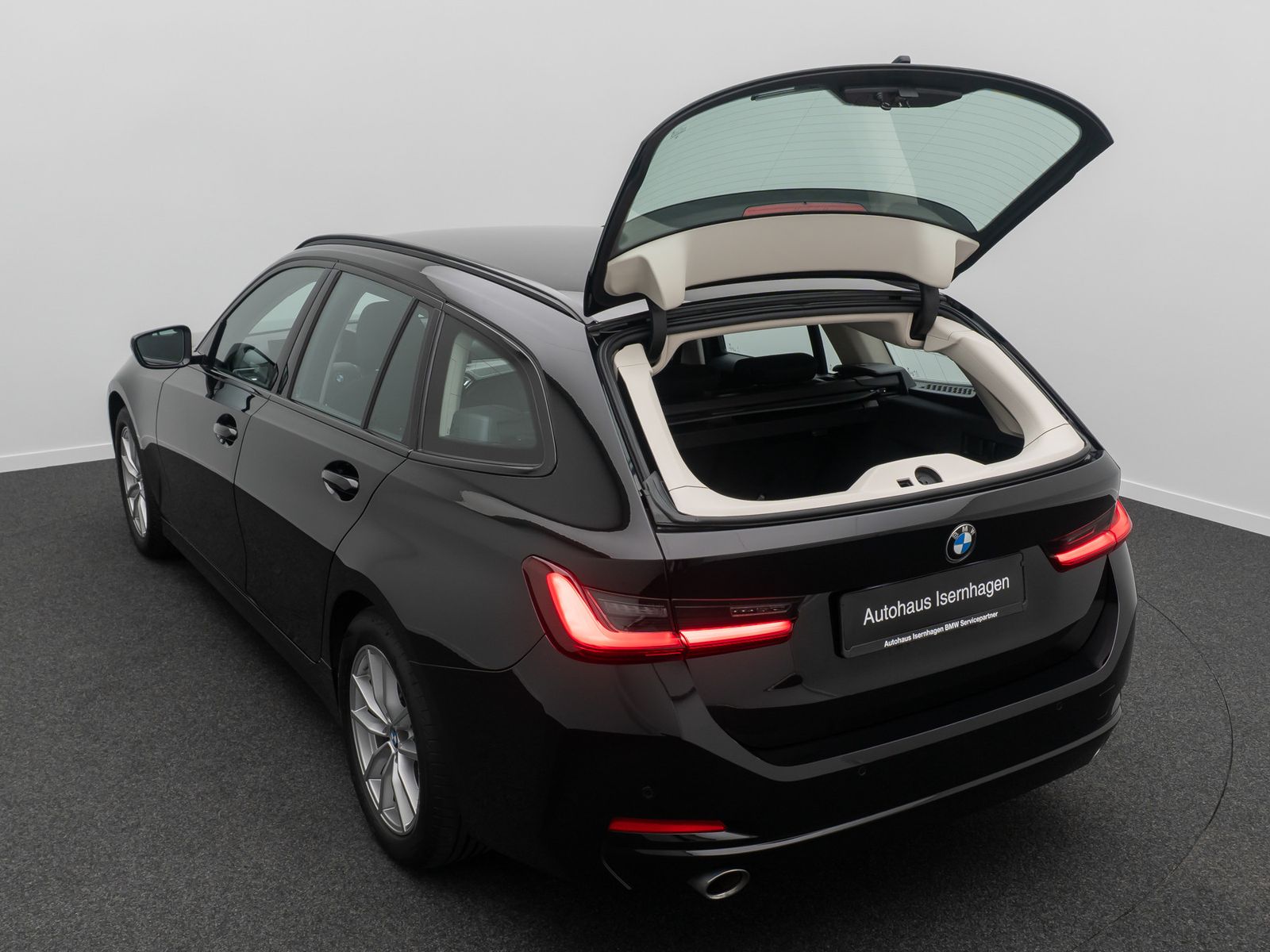 Fahrzeugabbildung BMW 318i GeschwindigReg DAB PDC Cockpit+ Widscreen