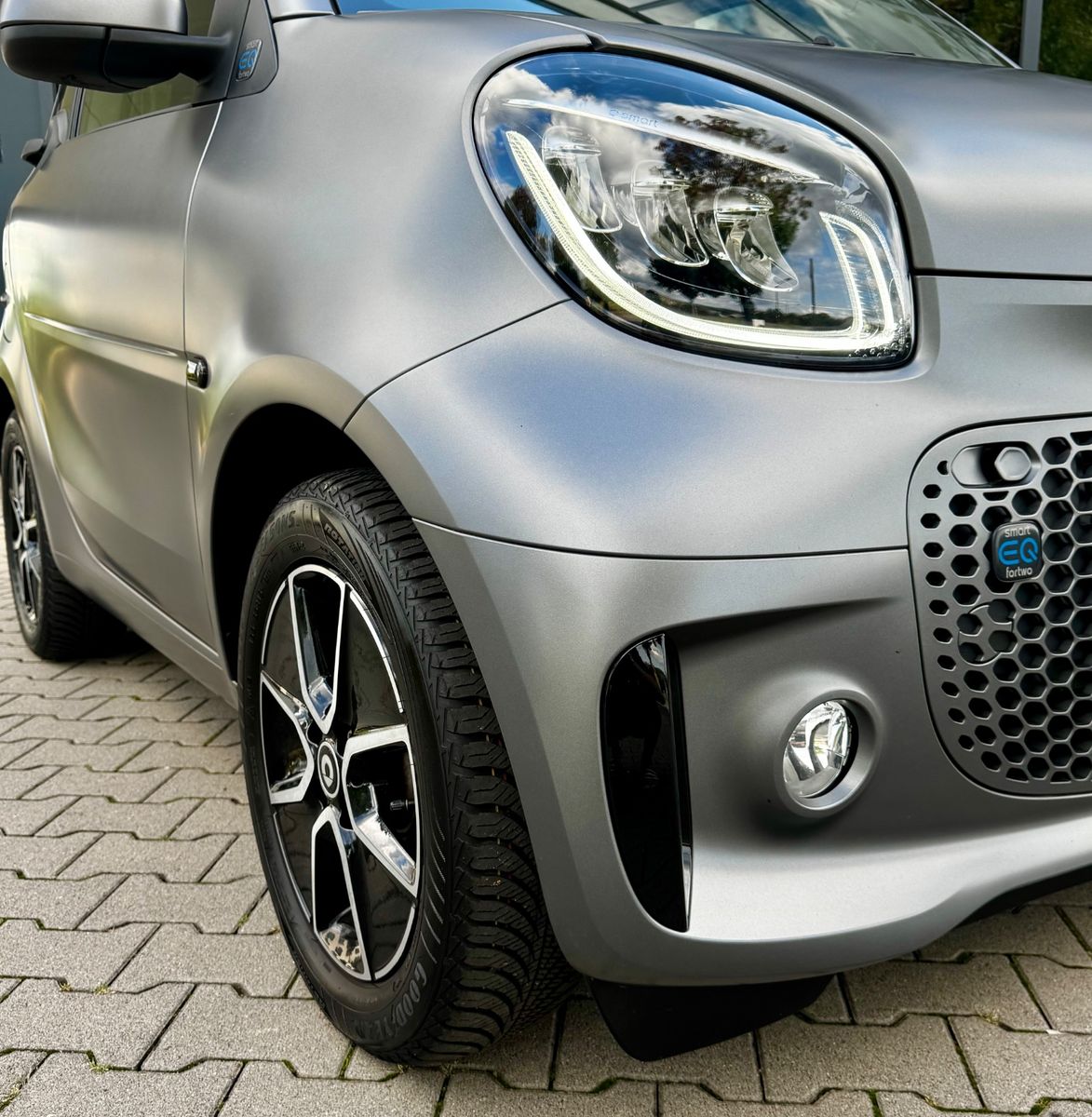 Smart ForTwo EQ*NUR 20.000KM*PANO*NAVI*SHZ*LED*KAM*JBL imagem 3