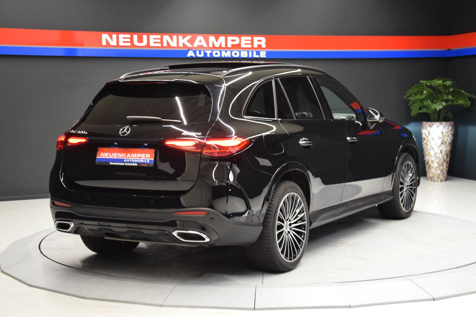 Fahrzeugabbildung Mercedes-Benz GLC 400 e 4Matic AMG Line Pano Distron. AHK 360°