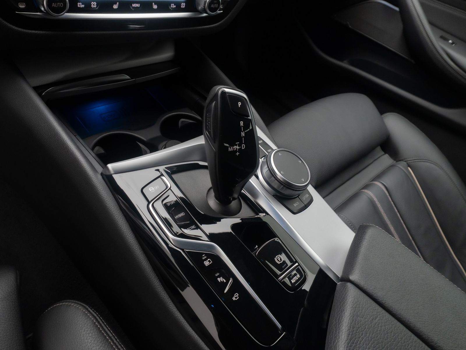 Fahrzeugabbildung BMW 530e xD 360°HUD DAB H/K 4xKlima Komfort AHK ACC