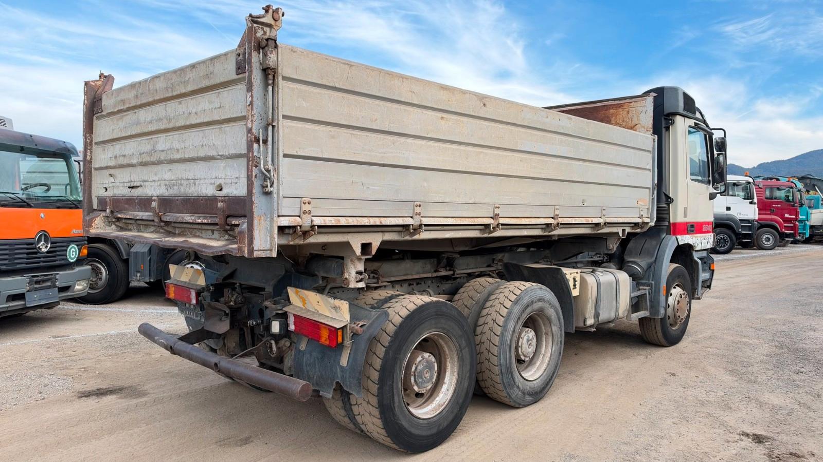 Mercedes-Benz ACTROS 2640 6x4 tipper - spring