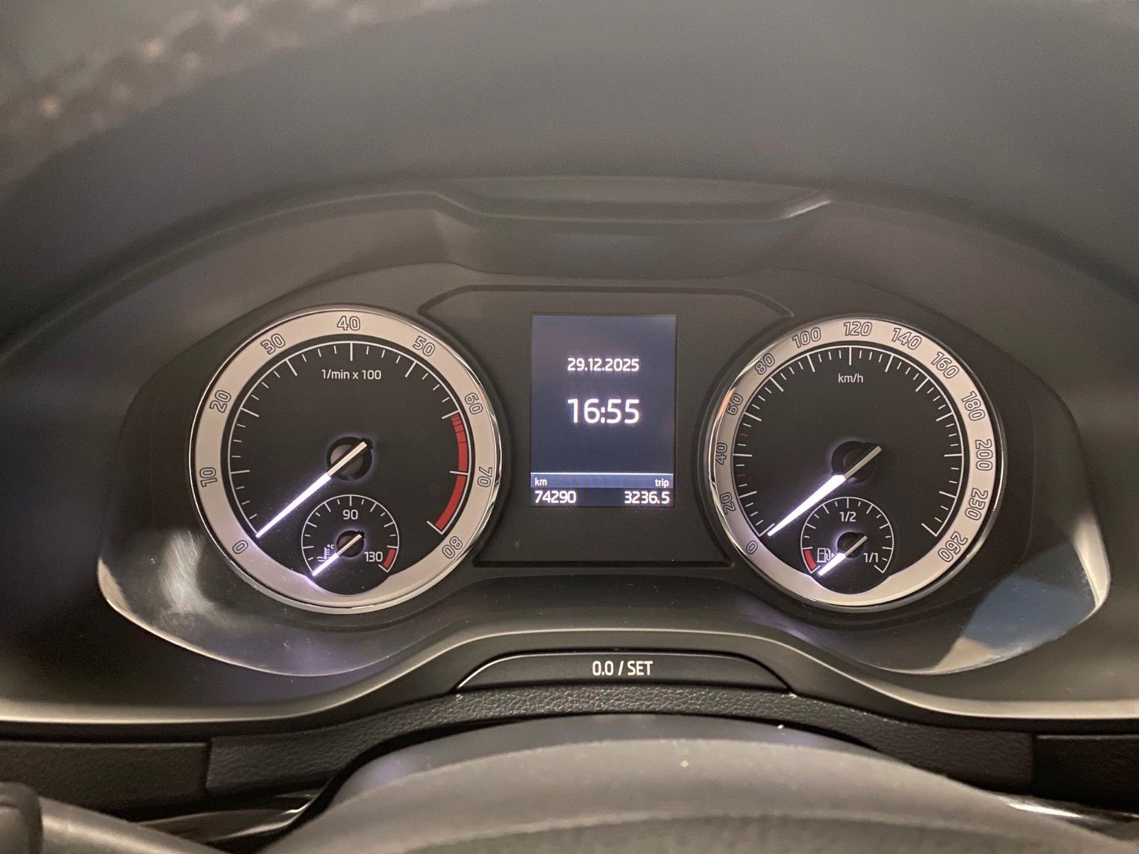 Fahrzeugabbildung SKODA Karoq 1.5 TSI Style+AHK schwenk+LED+NAVIGATION+