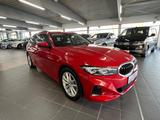BMW 318 d Touring Facelift+Curved+Assistant+Panroama - BMW 318: Rot