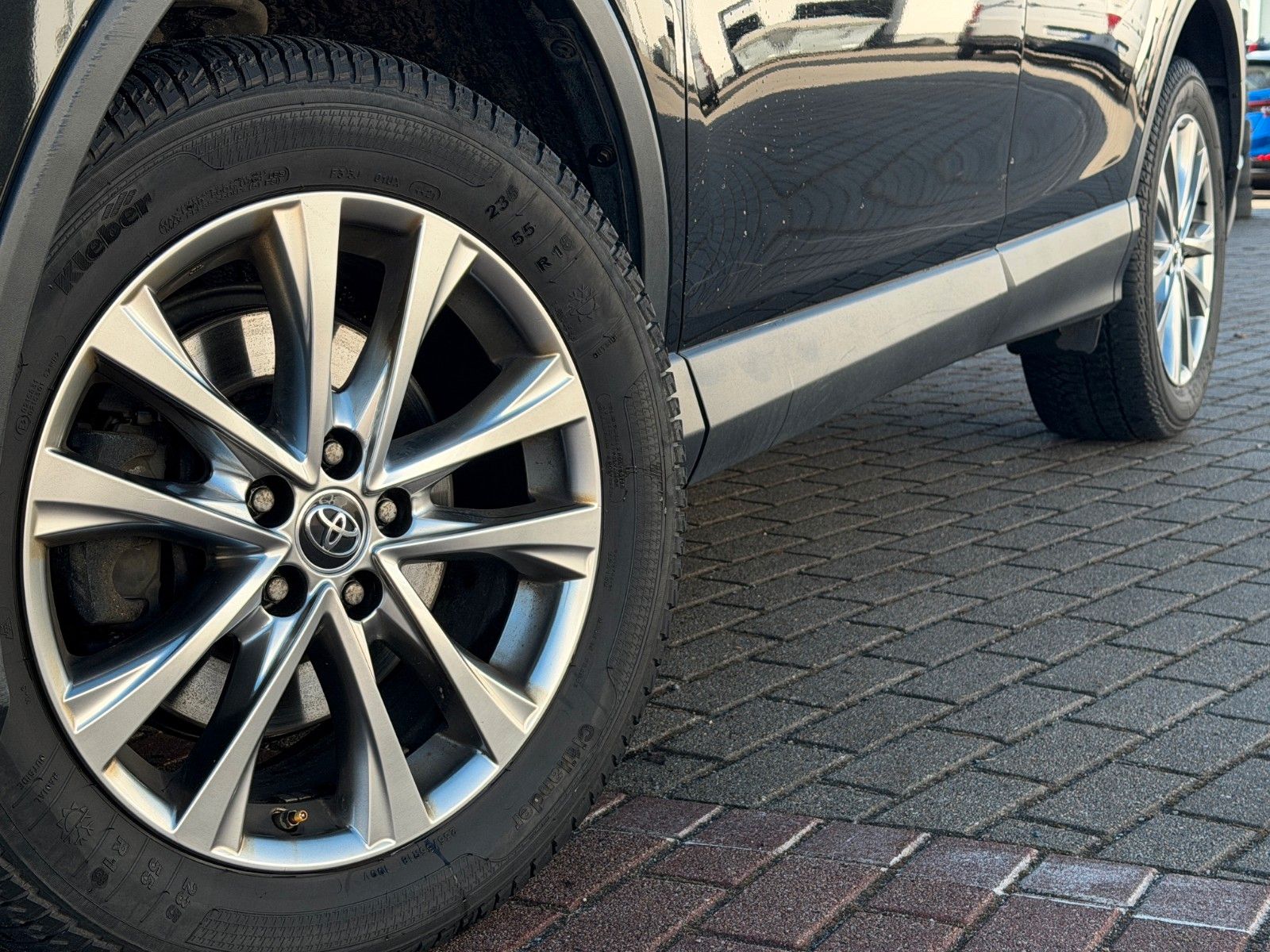 Fahrzeugabbildung Toyota RAV 4 2.5 Hybrid Executive 4x4 *Nav*AHK*LED*RFK*