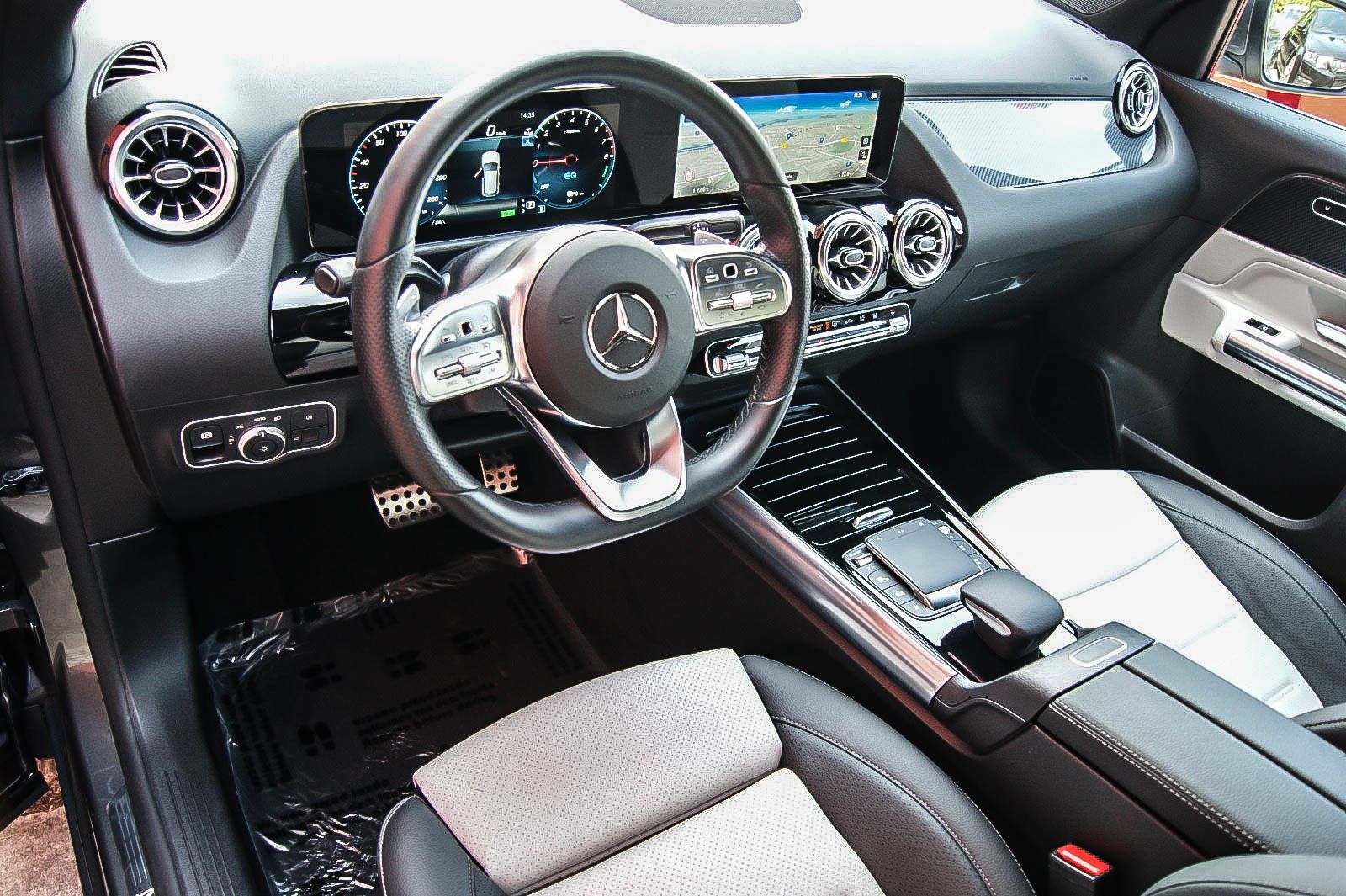 Fahrzeugabbildung Mercedes-Benz GLA 250 e AMG MBUX PANORAMA LEDER ANHZV