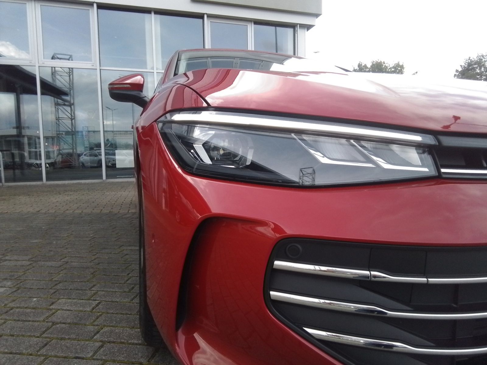 Fahrzeugabbildung Volkswagen Passat TDI DSG Business LED ACC AHK NAVI TRAILER