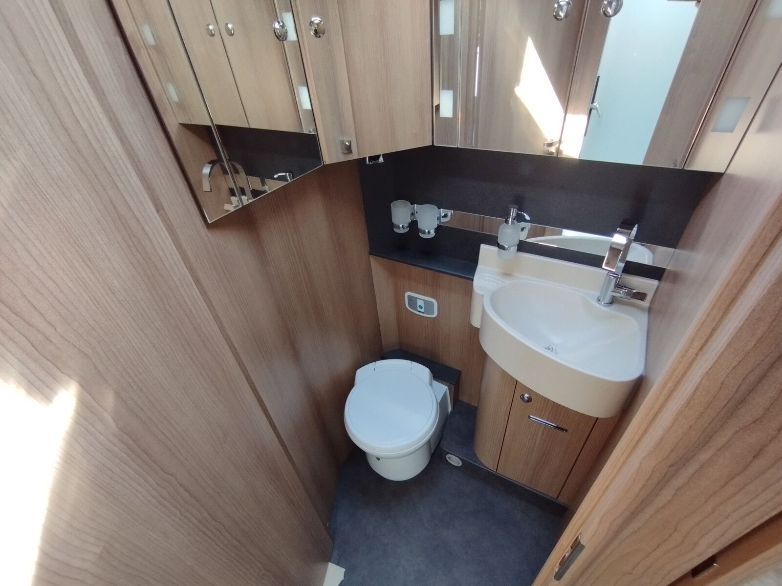 Fahrzeugabbildung Malibu T 450 RB LE comfort Dachklimaanlage geschenkt