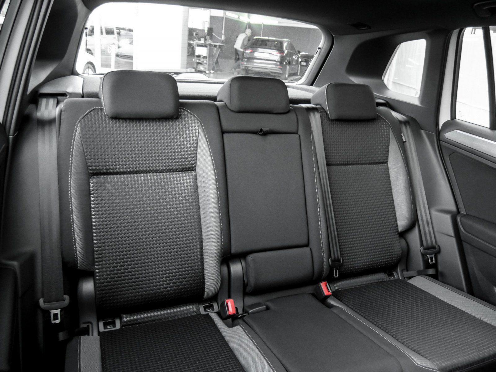 Volkswagen Tiguan ACTIVE 1.5 TSI DSG AHK Pano AreaV. Standh foto 4