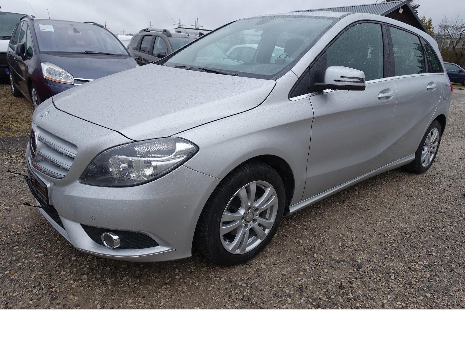Mercedes-Benz B 180 d Standard Automatik Navi PDC Kamera