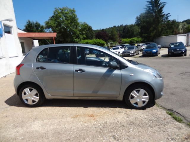 Fahrzeugabbildung Toyota Yaris Cool/1.Hand/59.000km/Klima/8-fach Bereift/