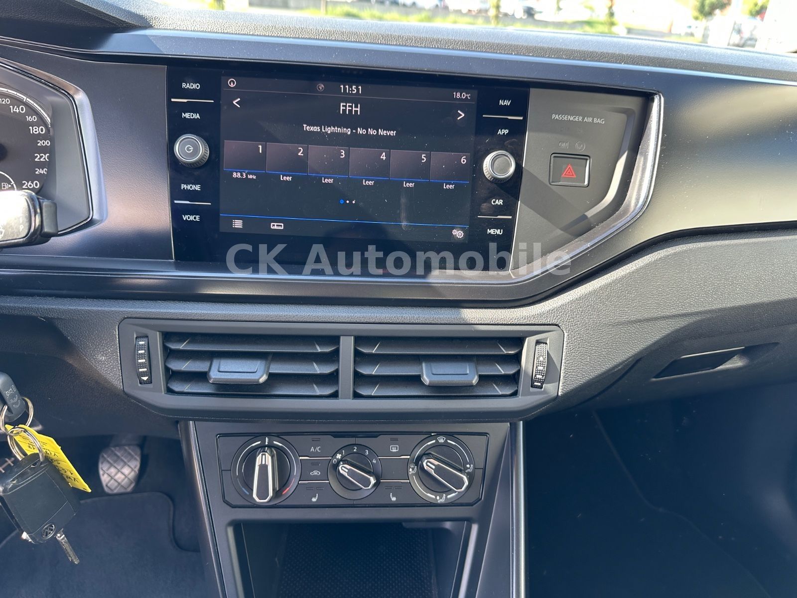 Fahrzeugabbildung Volkswagen Polo VI 1.6 TDi Trendline/Navi/Tempomat/SHZ