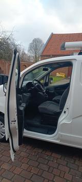 Nissan NV200 - weiße Nissan NV200