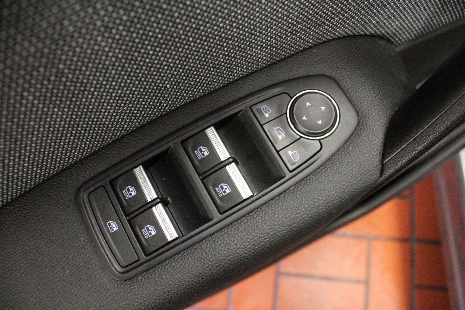 Fahrzeugabbildung Renault Captur Mild Hybrid 160 EDC Techno *Ganzjahresrei