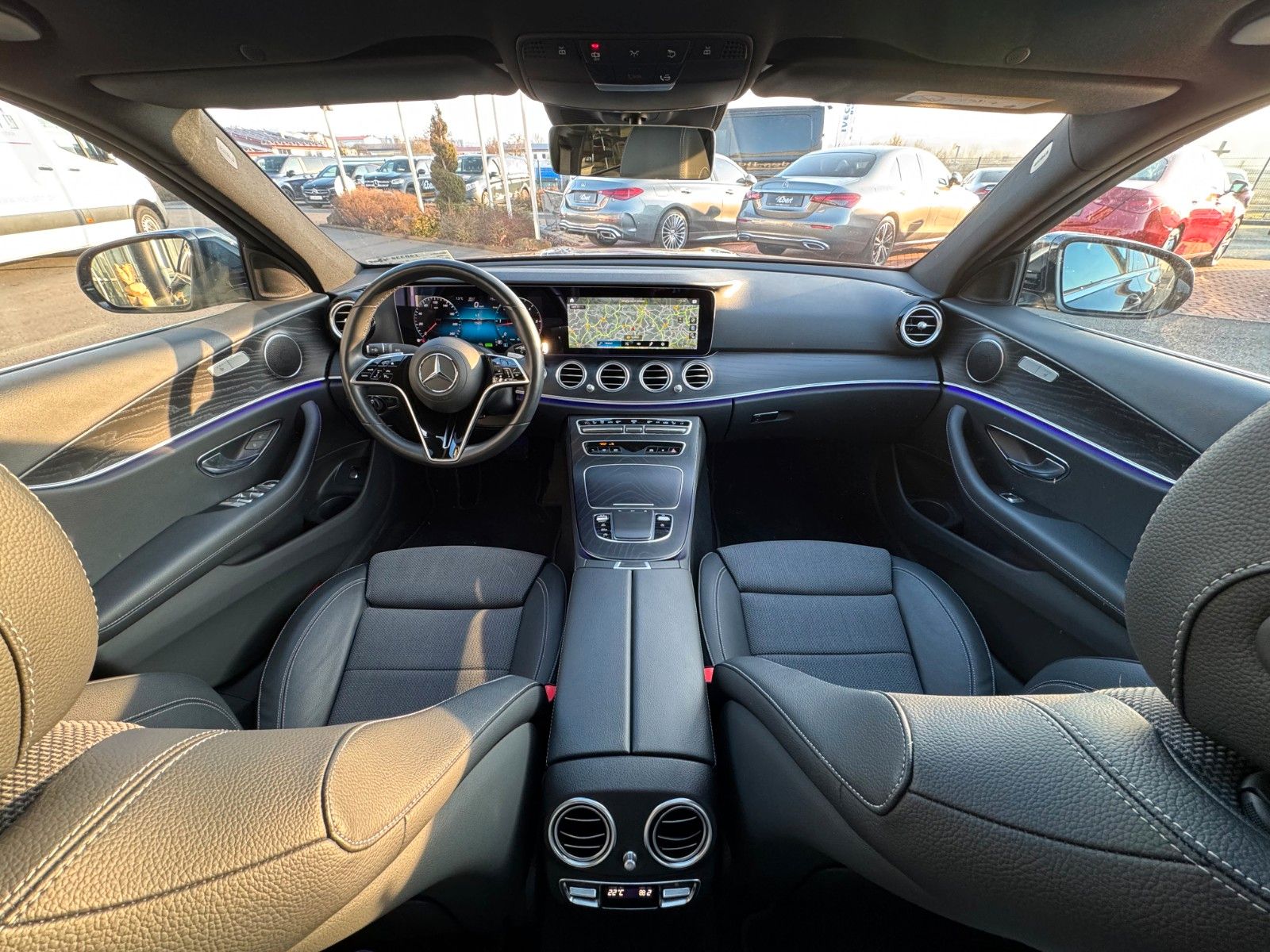 Fahrzeugabbildung Mercedes-Benz E 220d Avantgarde+Pano+AHK+DistrPlus+MultiBeam+